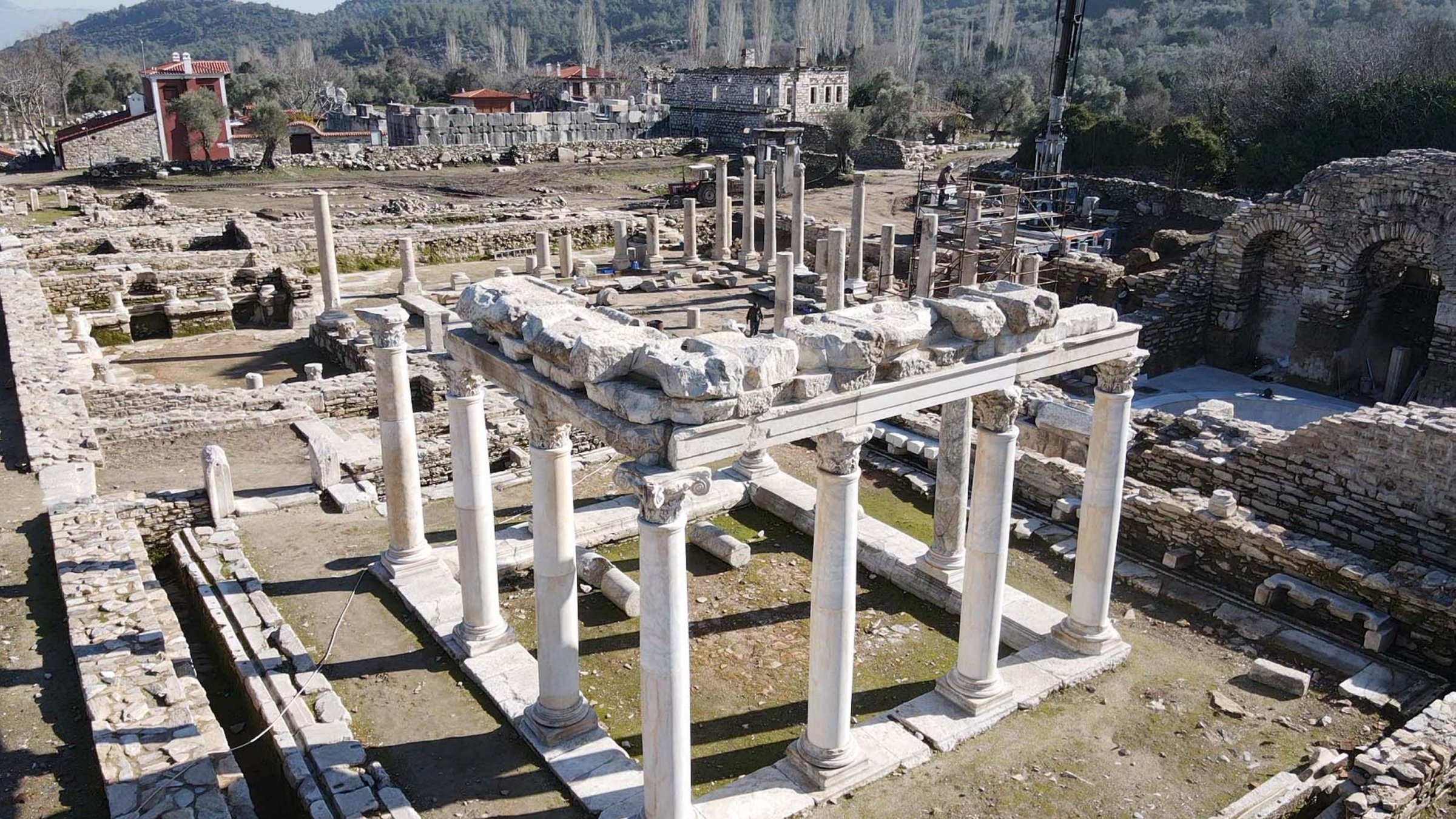 The columns unearthed in the courtyard of the Roman bath are seen in the ancient city of Stratonikeia, Muğla, southwestern Türkiye, Feb. 9, 2025. (AA Photo)