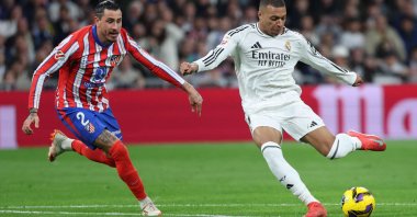 Real Madrid's Kylian Mbappe (R) tries to shoot past Atletico Madrid's Jose Gimenez during a La Liga match, in Madrid, Spain, Feb. 8, 2025. (AFP Photo)