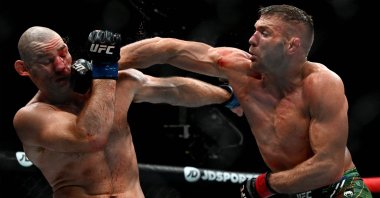 South Africa's Dricus du Plessis (R) fights U.S.' Sean Strickland during their men's middleweight division UFC event, in Sydney, Australia, Feb. 9, 2025. (AFP Photo)
