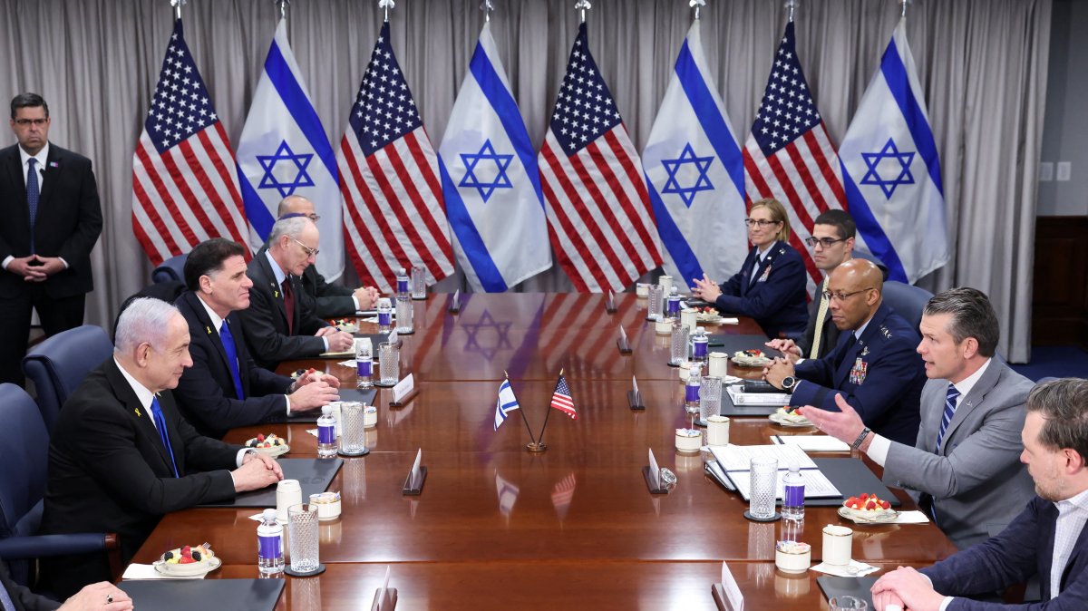 U.S. Defense Secretary Pete Hegseth (R) and Israeli Prime Minister Benjamin Netanyahu attend a meeting at the Pentagon, Washington, U.S., Jan. 5, 2025. (Reuters Photo)