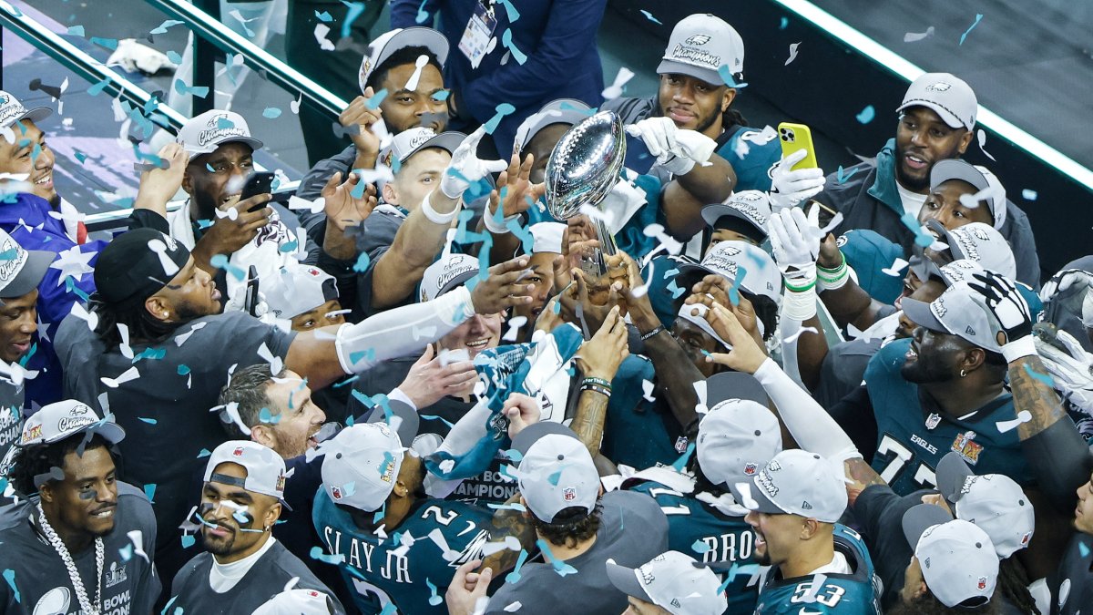 Philadelphia Eagles team members hold the Vince Lombardi Trophy as they celebrate defeating the Kansas City Chiefs at the Super Bowl, New Orleans, Louisiana, U.S., Feb. 9, 2025. (EPA Photo)