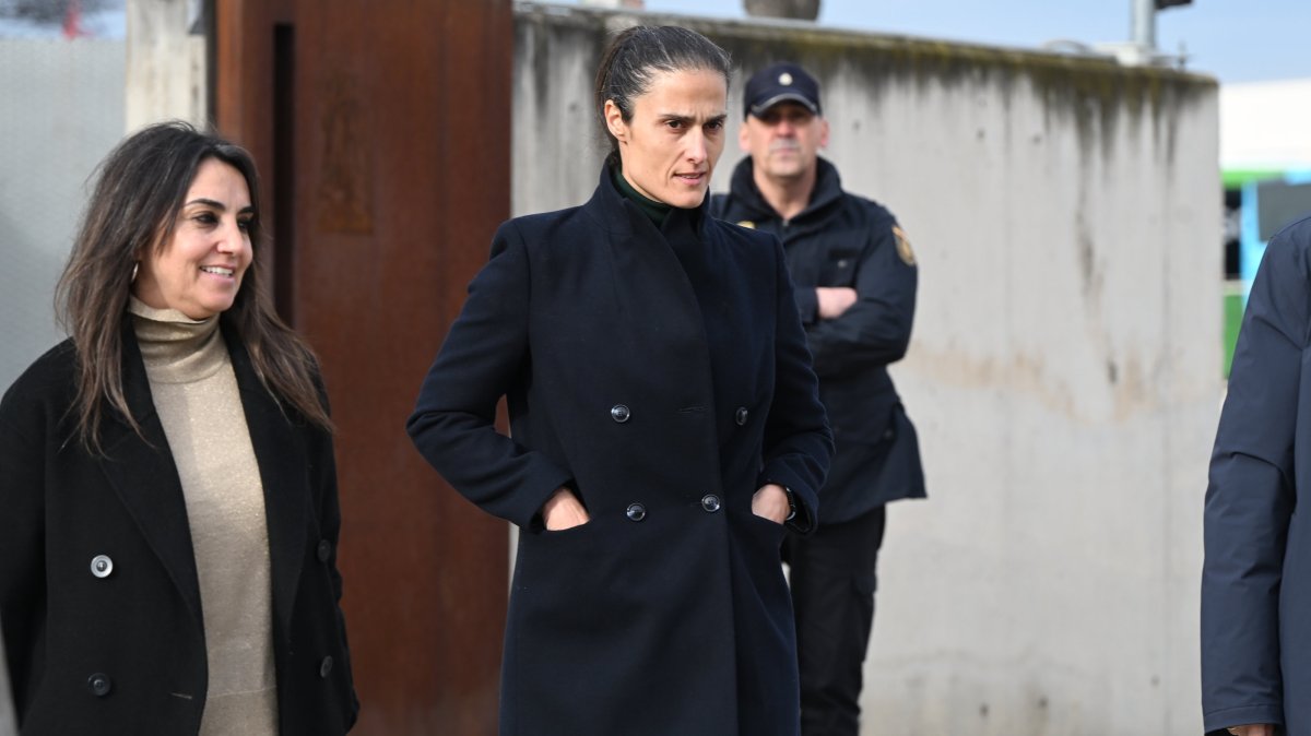 Spanish women&#039;s national team head coach Montse Tome (C) leaves after testifying in a session in the trial against Luis Rubiales and three co-defendants, Madrid, Spain, Feb. 10, 2025. (EPA Photo)