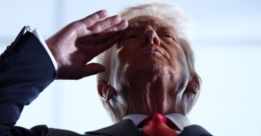 U.S. President Donald Trump salutes before the Super Bowl LIX between Philadelphia Eagles and Kansas City Chiefs, New Orleans, Louisiana, U.S., Feb. 9, 2025. (Reuters Photo)
