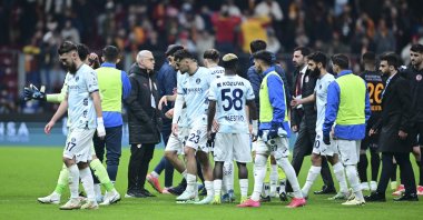 Adana Demirspor players leave the pitch after protesting a penalty during the Süper Lig match against Galatasaray at the RAMS Park, Istanbul, Türkiye, Feb. 9, 2025. (AA Photo)