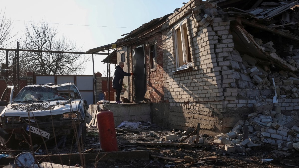 A woman closes the door of her house hit by a Russian airstrike, in the town of Kostiantynivka, Donetsk region, Ukraine, Feb. 9, 2025. (Reuters Photo)