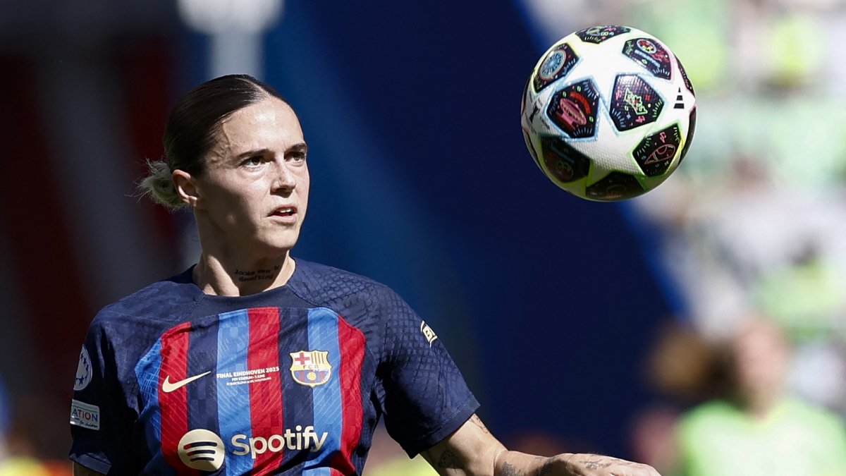 Barcelona's Spanish defender Maria Pilar Leon attempts to control the ball during the UEFA Women's Champions League final between FC Barcelona and Wolfsburg, Eindhoven, Netherlands, June 3, 2023. (AFP Photo)