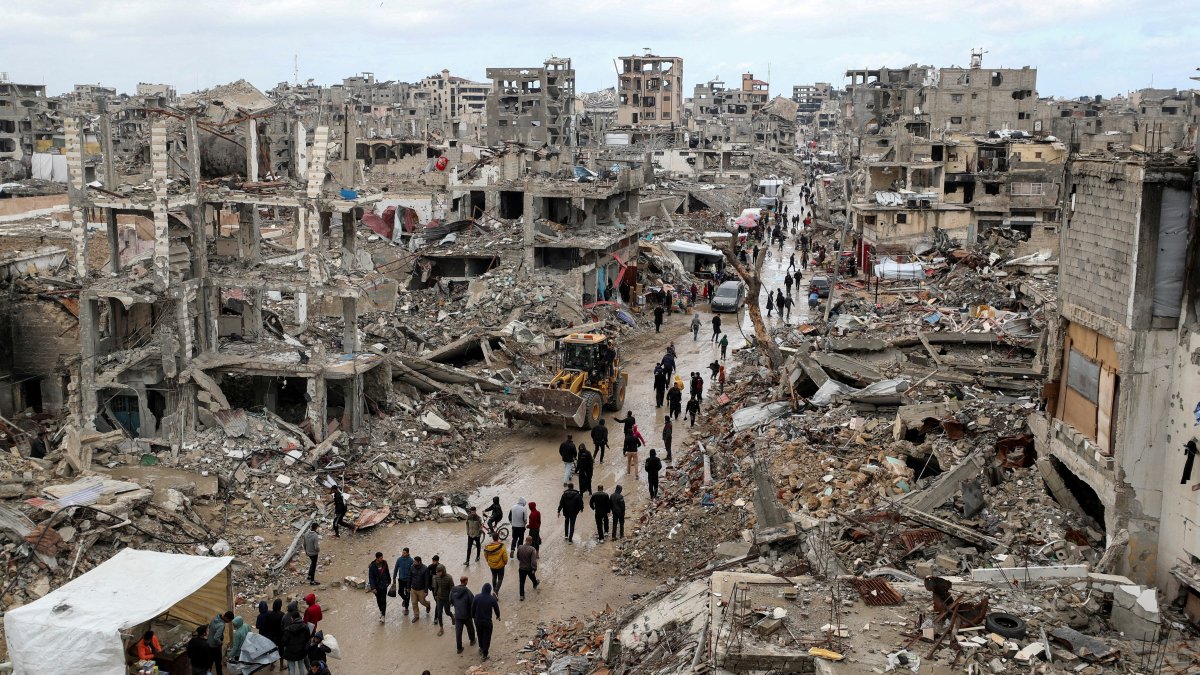 Palestinians walk past the rubble of buildings destroyed by Israeli attacks, Gaza City, Palestine, Feb. 6, 2025. (Reuters File Photo)