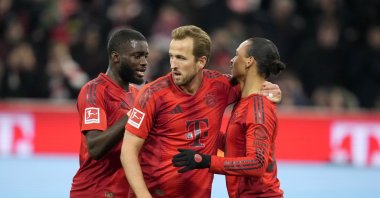 Bayern&#039;s Leroy Sane (R) is congratulated by his teammate Harry Kane after scoring his side&#039;s second goal during the Bundesliga match against Werder Bremen at the Allianz Arena, Munich, Germany, Feb. 7, 2025. (AP Photo)