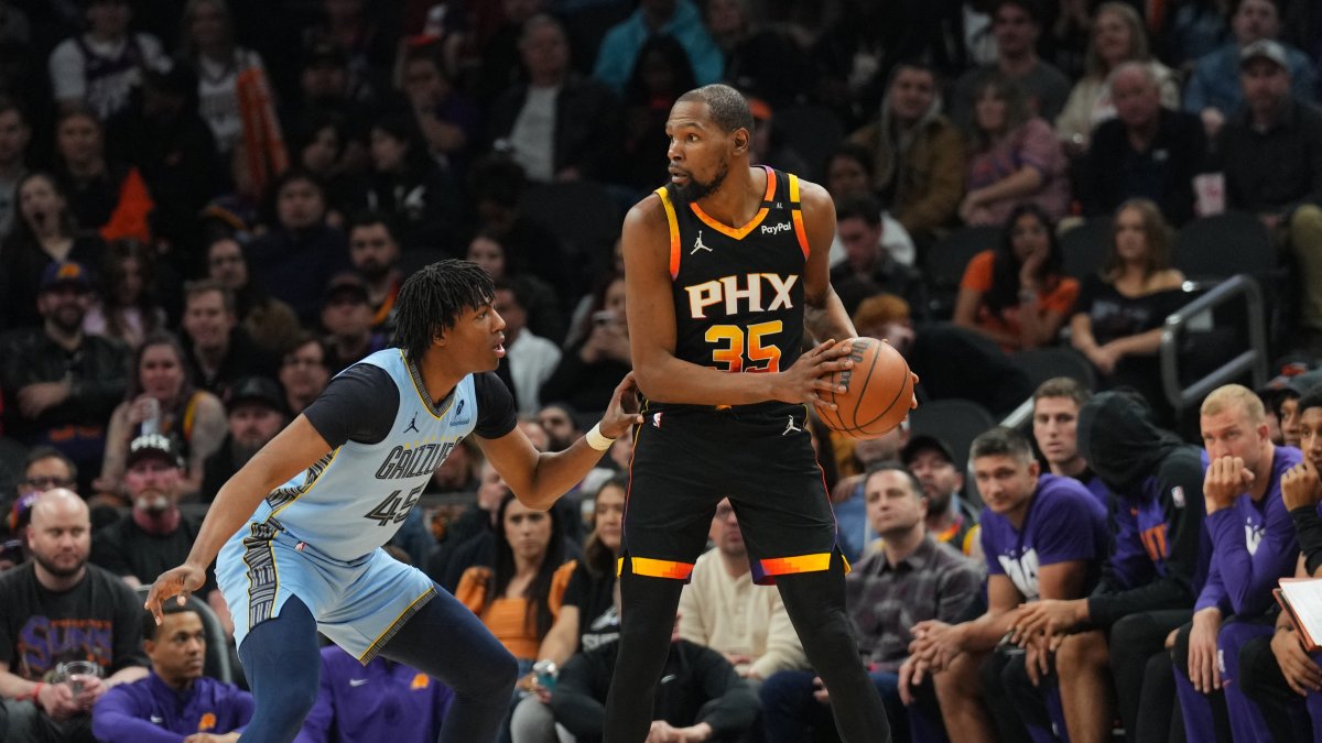 Memphis Grizzlies&#039; GG Jackson (L) guards Phoenix Suns&#039; Kevin Durant during the second half at Footprint Center, Phoenix, Arizona, U.S., Feb. 11, 2025. (Reuters Photo)