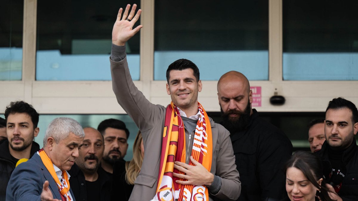 Galatasaray&#039;s new signing Alvaro Morata waves at the fans upon his arrival at the Istanbul Airport, Istanbul, Türkiye, Feb. 2, 2025. (AA Photo)
