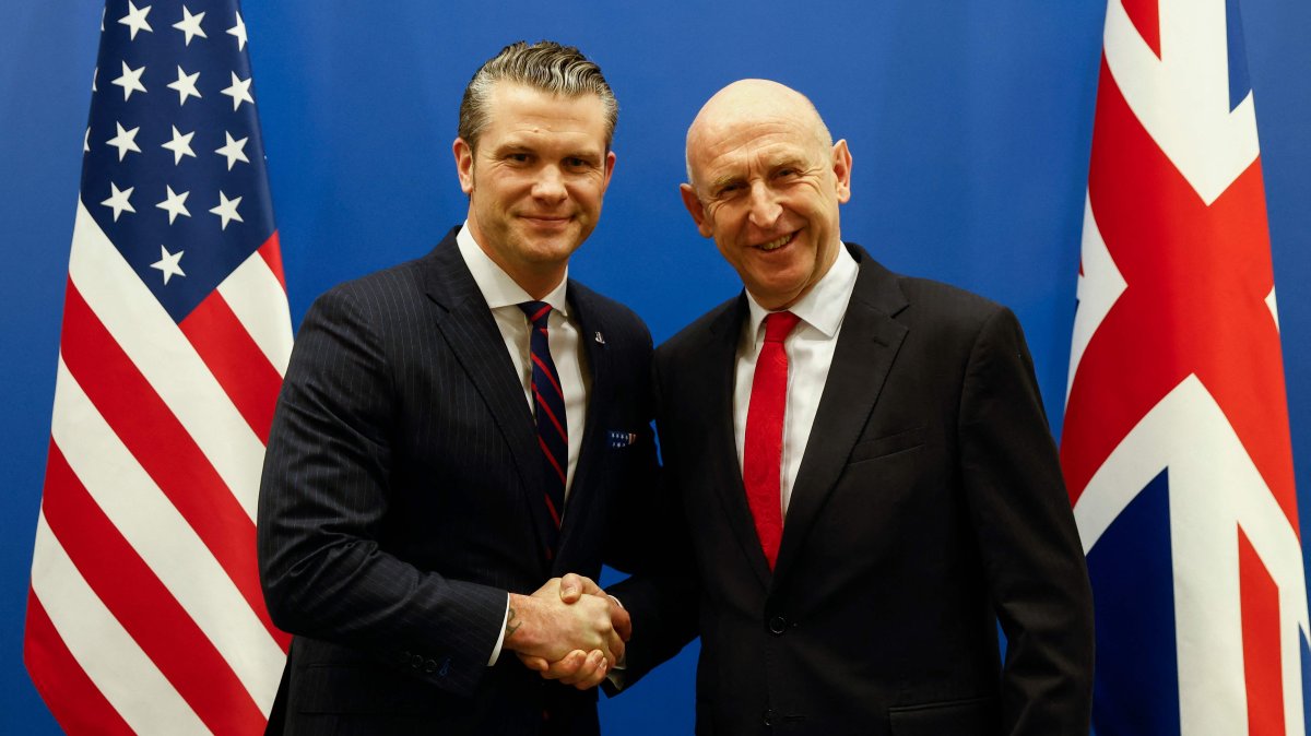 U.S. Defense Secretary Pete Hegseth (L) shakes hands with British Defense Secretary John Healey ahead of a NATO defense ministers' meeting, Brussels, Belgium, Feb. 12, 2025. (AFP Photo)