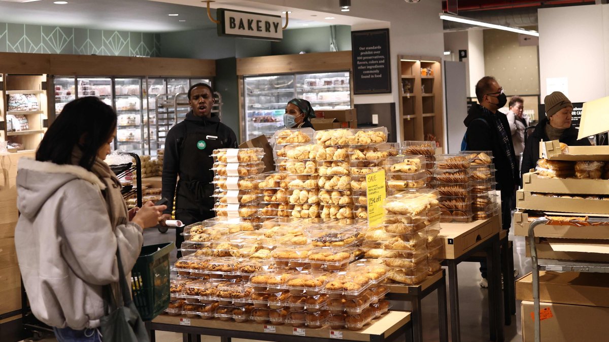 People shop at a Whole Foods store in New York City, U.S., Feb. 3, 2025. (AFP Photo)