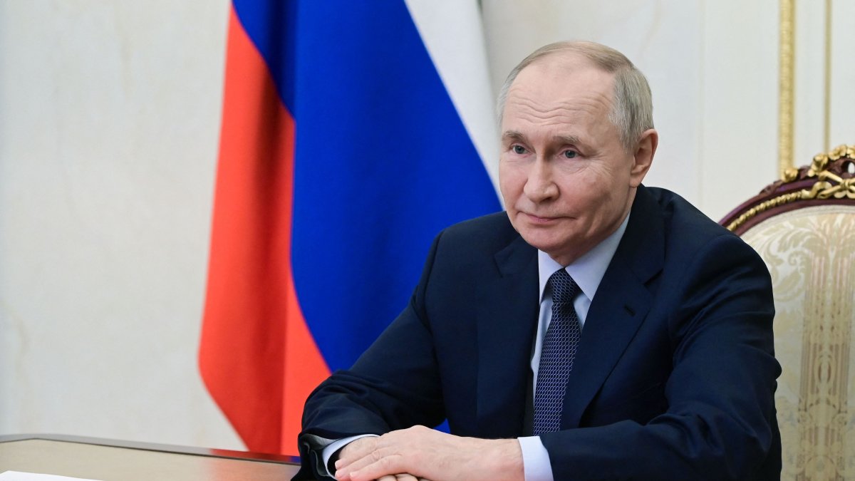 In this pool photograph distributed by the Russian state agency Sputnik, Russia&#039;s President Vladimir Putin chairs a Security Council meeting via videoconference at the Kremlin in Moscow on Feb. 7, 2025. (AFP Photo)