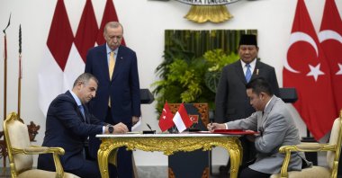 President Recep Tayyip Erdoğan and Indonesia's President Prabowo Subianto (2nd R) look on as Baykar CEO Haluk Bayraktar (L) and Republikorp founder Norman Joesoef (R) sign an agreement at the Presidential Palace, Bogor, West Java, Indonesia, Feb. 12, 2025. (AA Photo)