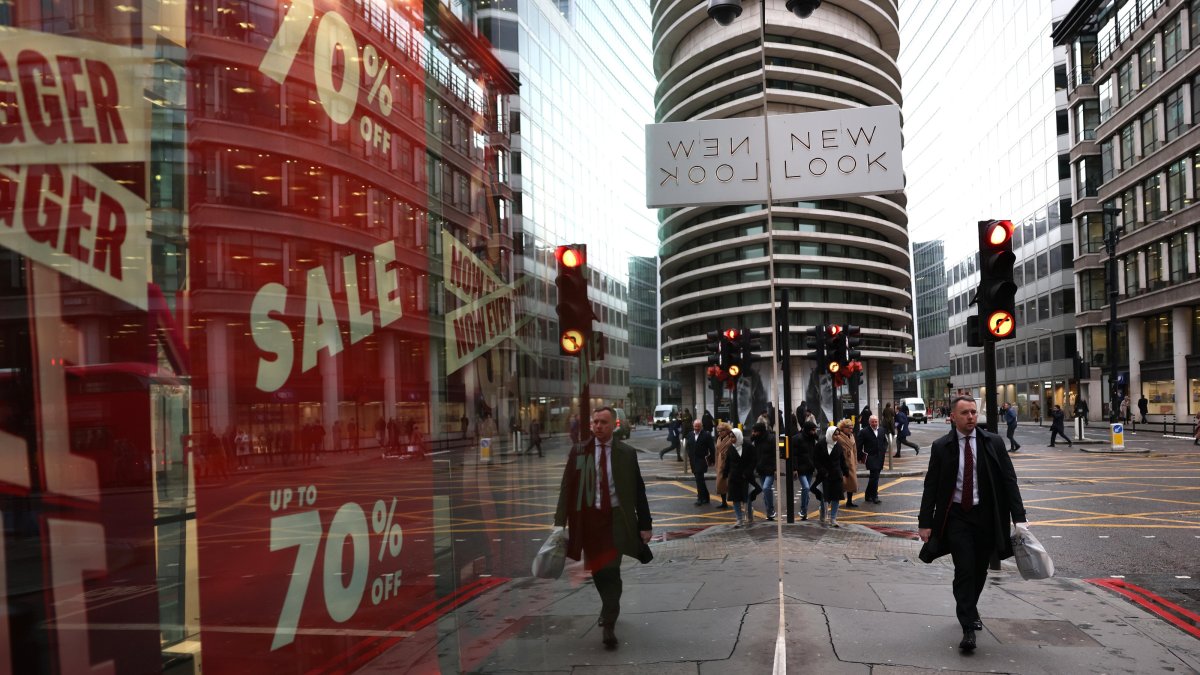 People walk down a street in the financial district of the City of London, London, U.K., Jan. 27, 2025. (EPA Photo)