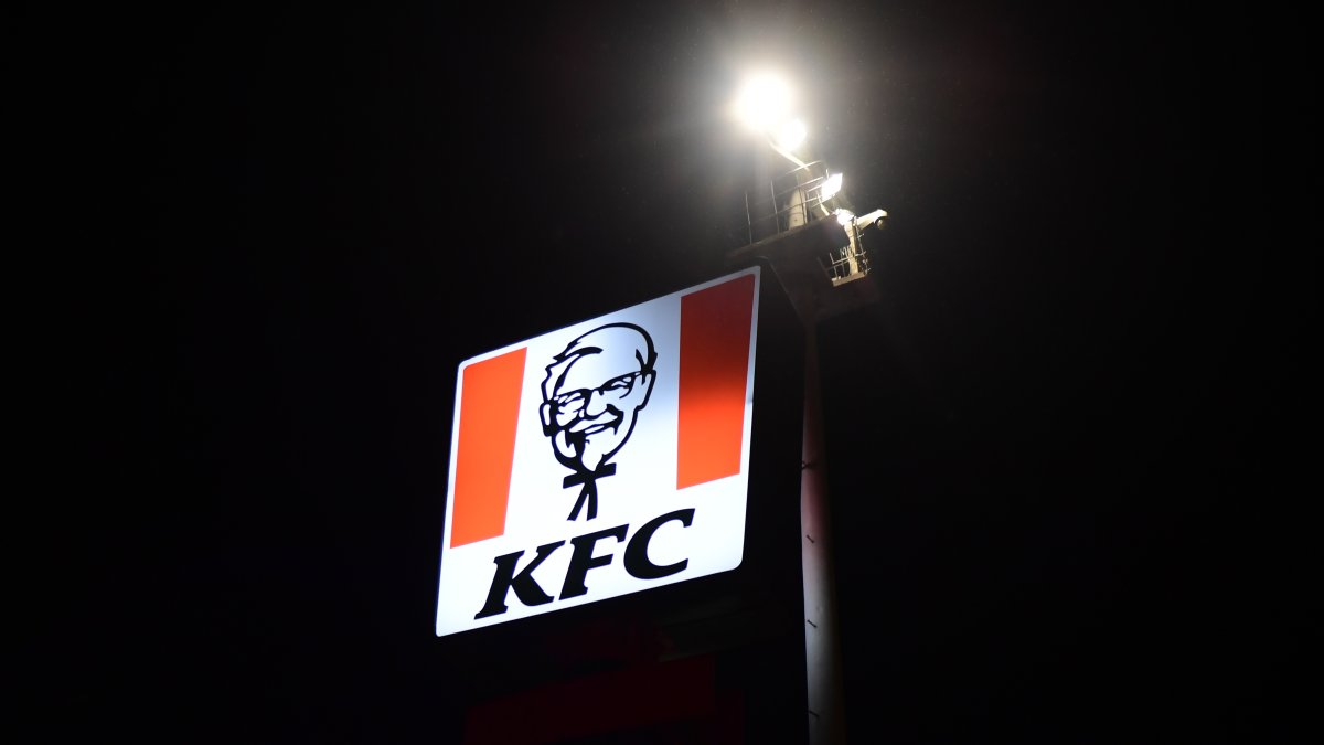 A street lamp illuminates the logo of the American fast-food restaurant chain Kentucky Fried Chicken (KFC),  Aksaray, central Türkiye, Feb. 18, 2024. (Reuters Photo)