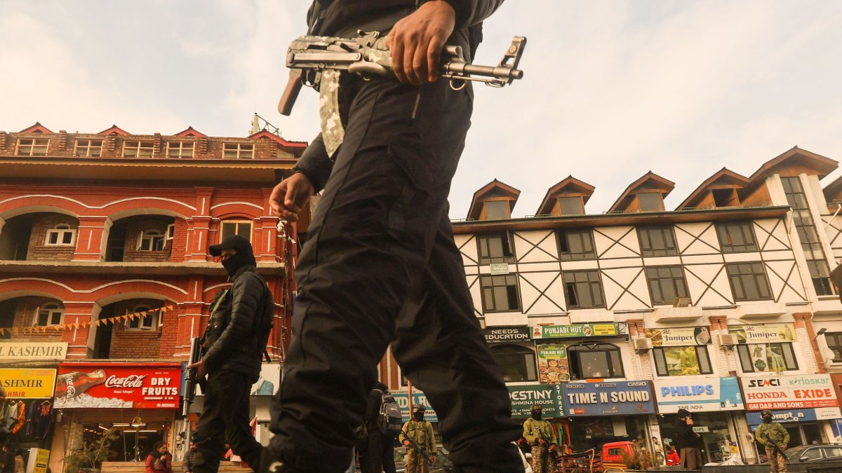 Indian police and paramilitary soldiers patrol a street in Srinagar, the summer capital of Indian-administered Kashmir, Jan. 11, 2025. (EPA Photo)