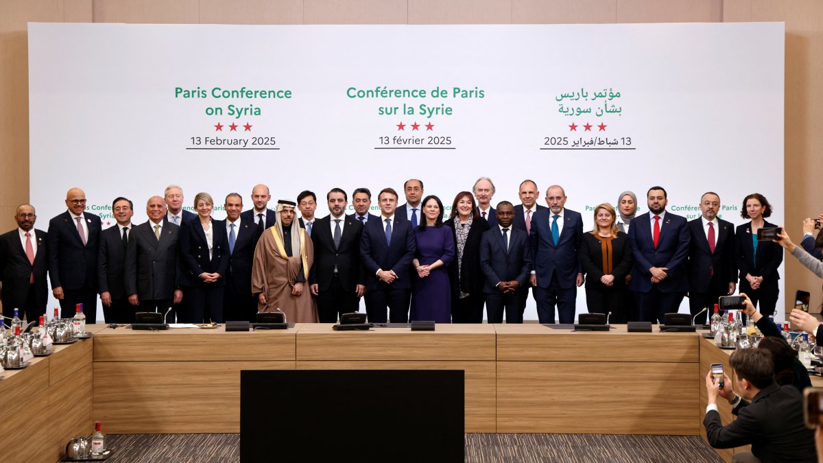 France&#039;s President Emmanuel Macron, Syria&#039;s Minister of Foreign Affairs Asaad Hassan al-Shaibani and participants pose for a family photograph during the International Conference on Syria in Paris, France Feb. 13, 2025. (Reuters Photo)