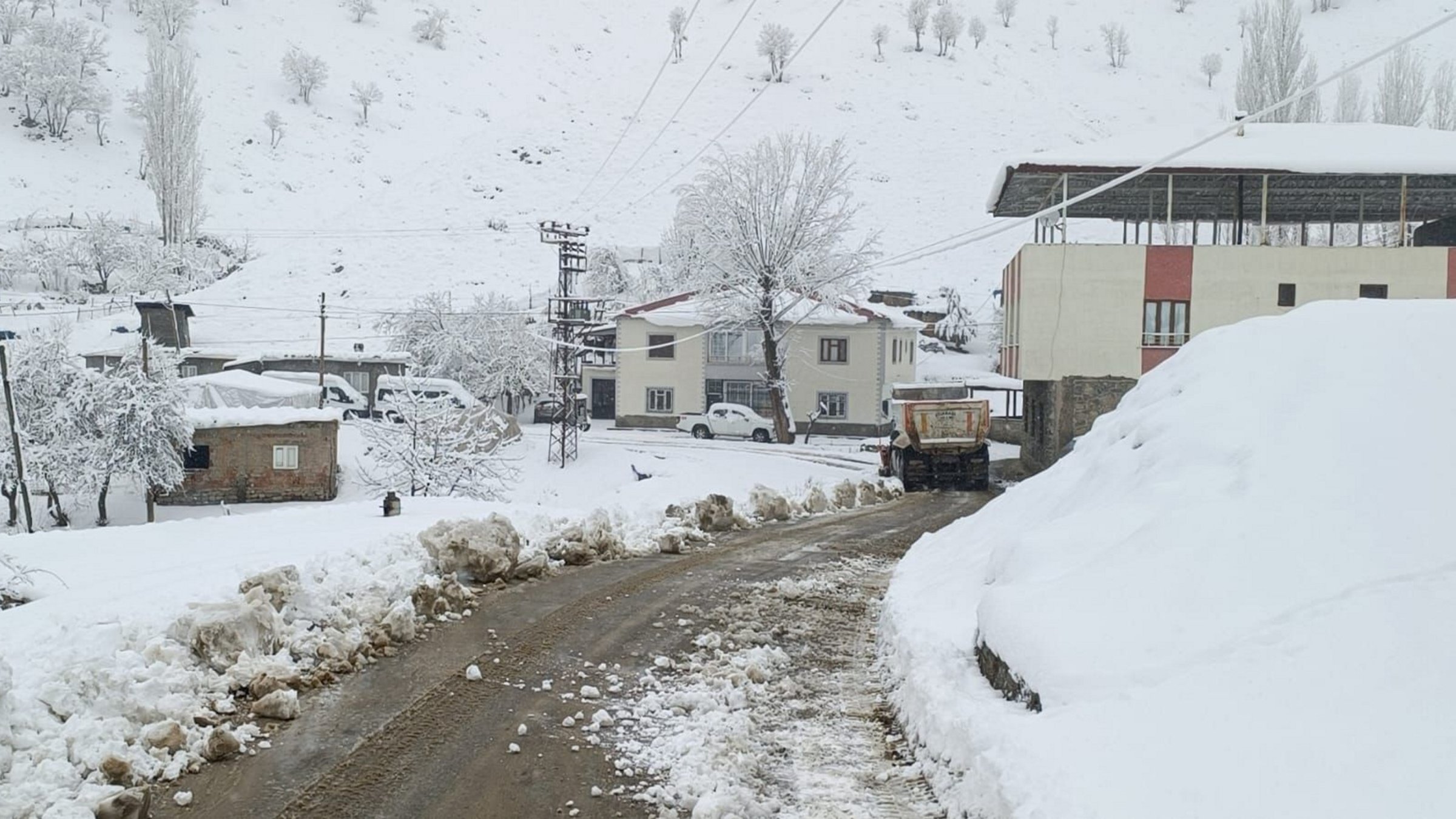 Roads in Şırnak villages are being cleared to restore accessibility, southeastern Türkiye, Feb, 14, 2025. (AA Photo)