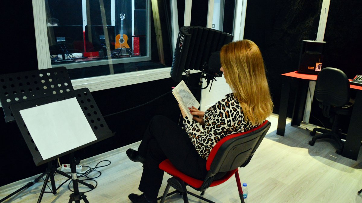 Volunteers recording books and educational materials for visually impaired, Diyarbakır, Türkiye, Feb. 16, 2025. (IHA Photo)  