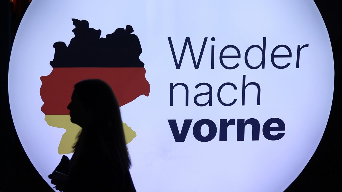 A person passes the slogan &quot;Forward again&quot; during a Christian Democratic Union (CDU) party election campaign event, Sankt Ingbert, Germany, Feb. 6, 2025. (EPA Photo)