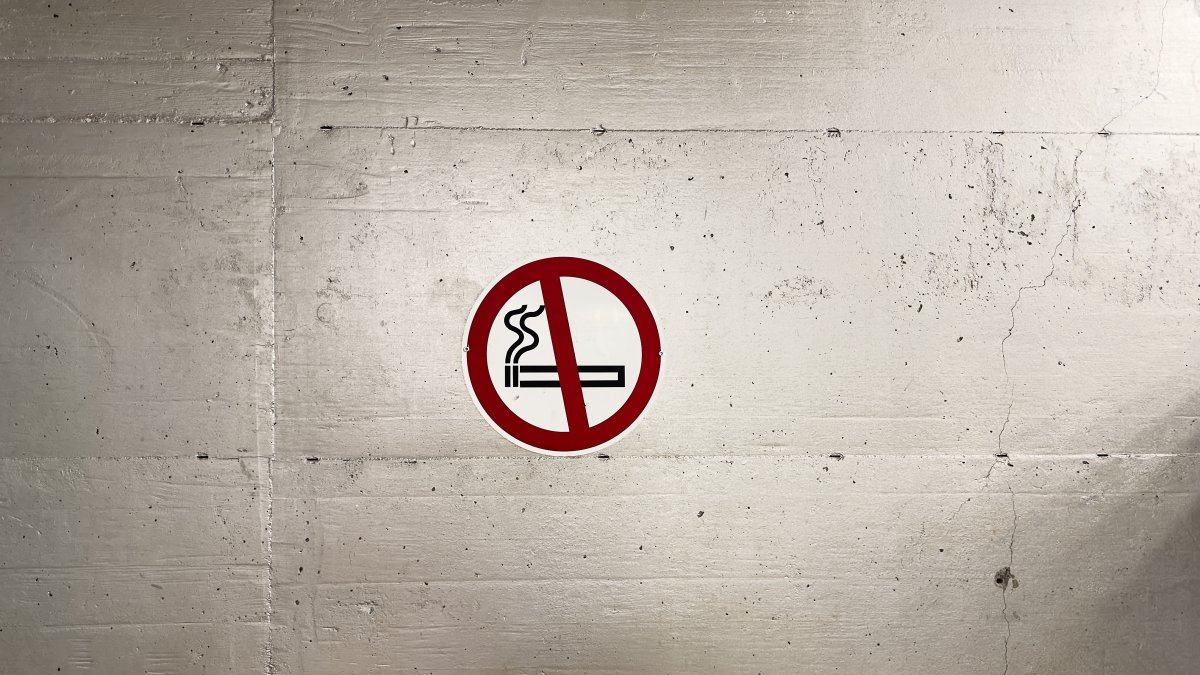 Smoking initiation in Türkiye is occurring at younger ages, with many starting as early as 10-11 years old. (Shutterstock Photo)