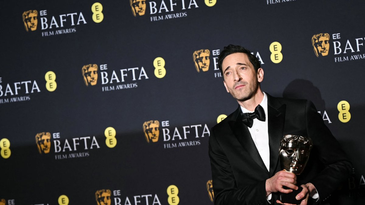 U.S. actor Adrien Brody poses with the award for Best Leading Actor for "The Brutalist" during the BAFTA British Academy Film Awards ceremony at the Royal Festival Hall in London, U.K., Feb. 16, 2025. (AFP Photo)