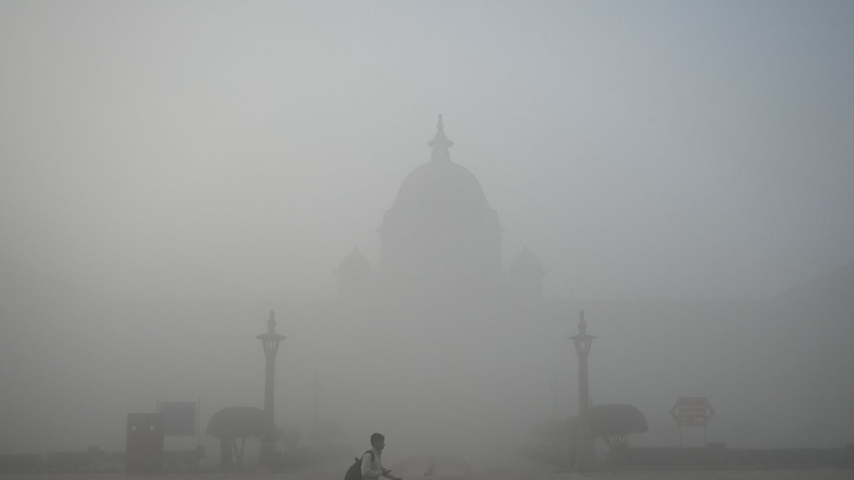 A man walks past the Ministry of Defense building amid dense fog during a cold winter morning in New Delhi, India, Feb. 1, 2025. (AFP Photo)