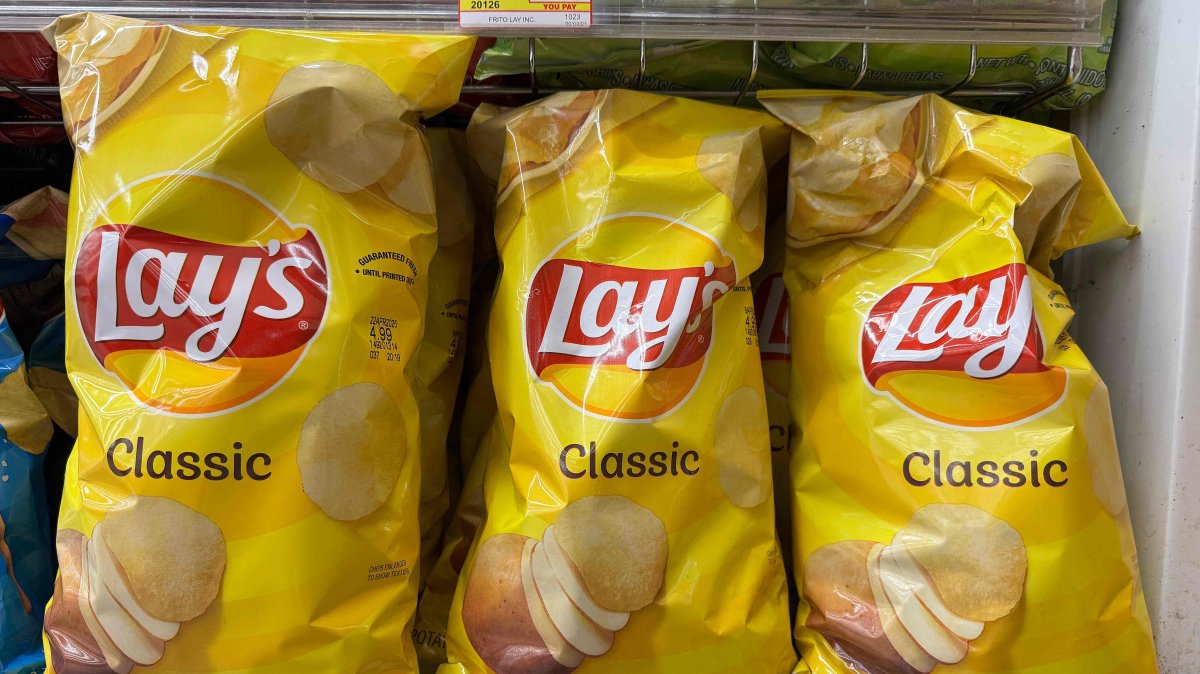 Bags of Lay&#039;s Classic potato chips are displayed at a grocery store in San Anselmo, California, U.S., Jan. 29, 2025. (AFP Photo)