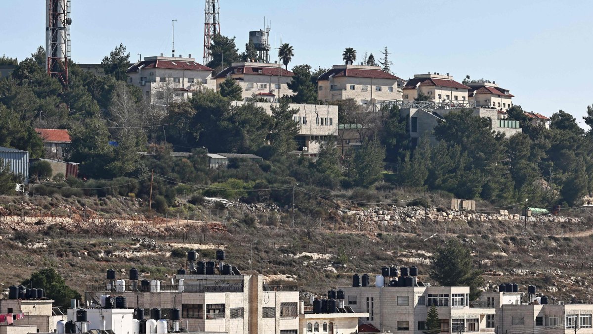 The Israeli settlement of Psagot in the occupied West Bank, located on Tawil hill, overlooks the Palestinian cities of Ramallah and al-Bireh, Jan. 21, 2025. (AFP Photo)