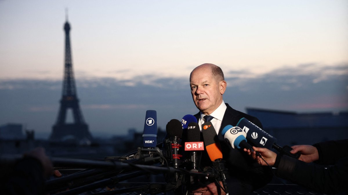  German Chancellor Olaf Scholz gives a statement, following the informal summit of European leaders on the situation in Ukraine and European security, at the German Embassy in Paris, Feb. 17, 2025. (AFP Photo)