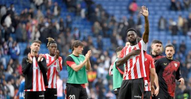 Athletic Bilbao&#039;s Inaki Williams salutes at the end of the La Liga match against Espanyol, Cornella de Llobregat, Spain, Feb. 16, 2025. (AFP Photo)