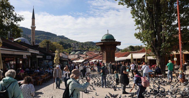 Tourists and visitors walk between pigeons and the Sebilj fountain in the old town, Sarajevo, Bosnia-Herzegovina, Oct. 11, 2024. (Reuters Photo)