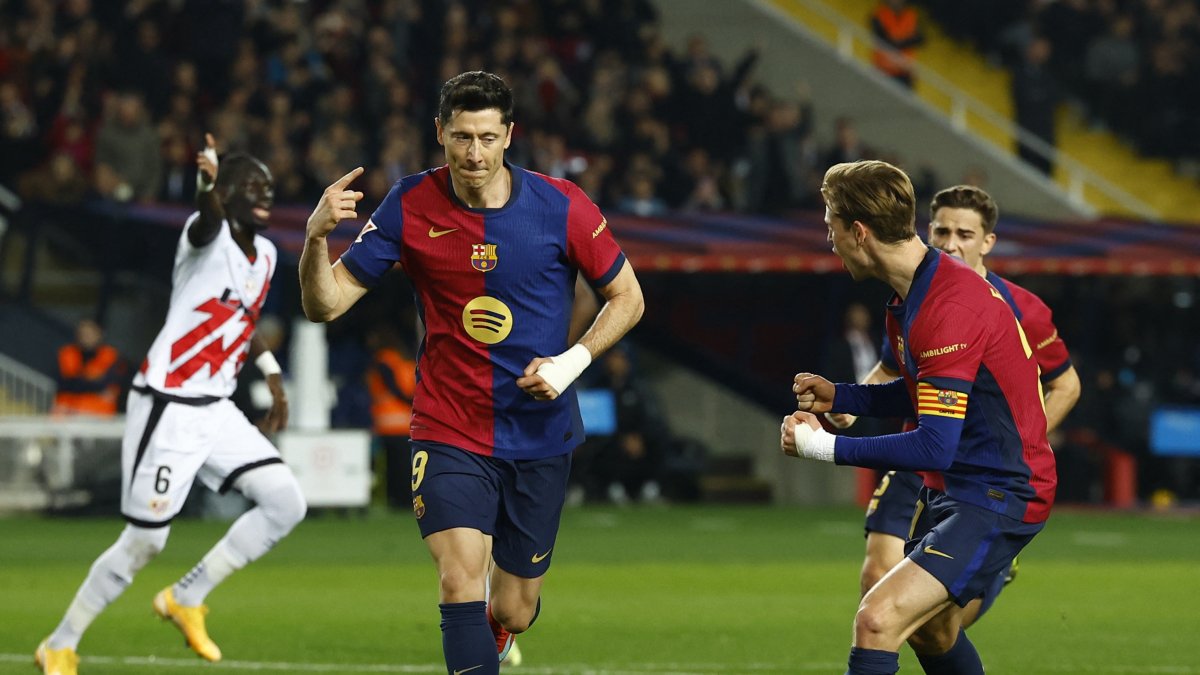 Barcelona's Robert Lewandowski (L) celebrates after scoring during the La Liga match against Rayo Vallecano at the Estadi Olimpic Lluis Companys, Barcelona, Spain, Feb. 17, 2025. (Reuters Photo)