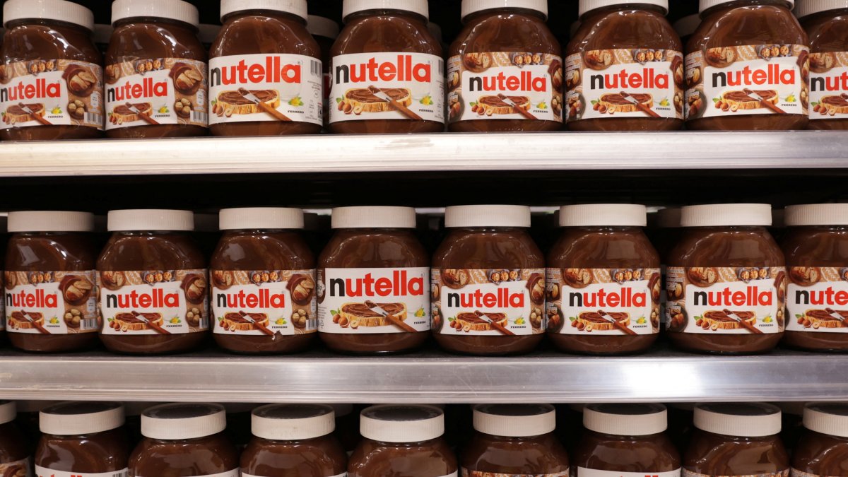 Jars of Nutella are displayed on a shelf in a supermarket in Sarajevo, Bosnia-Herzegovina, Oct. 29, 2024. (Reuters Photo)