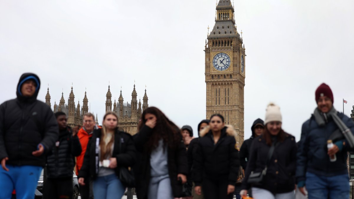 People walk over Westminster Bridge, London, Britain, Jan. 28, 2025. (EPA Photo)