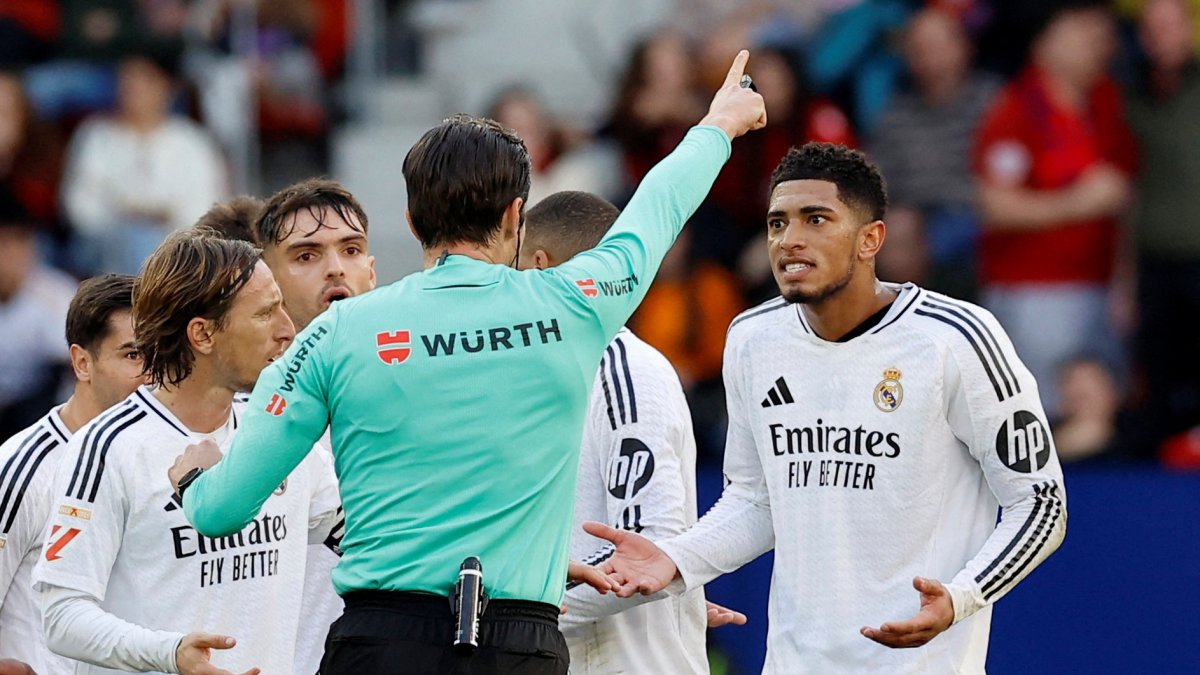 Real Madrid&#039;s Jude Bellingham reacts after being shown a red card by referee Jose Munuera during the La Liga match against Osasuna at the El Sadar Stadium, Pamplona, Spain, Feb. 15, 2025. (Reuters Photo)