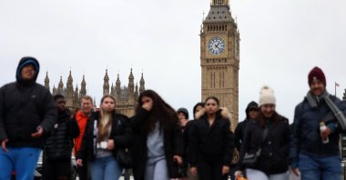 People walk over Westminster Bridge, London, Britain, Jan. 28, 2025. (EPA Photo)