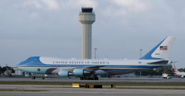 Air Force One arrives with U.S. President Donald Trump on board at Palm Beach International Airport in West Palm Beach, Florida, U.S., Feb. 14, 2025. (Reuters Photo)
