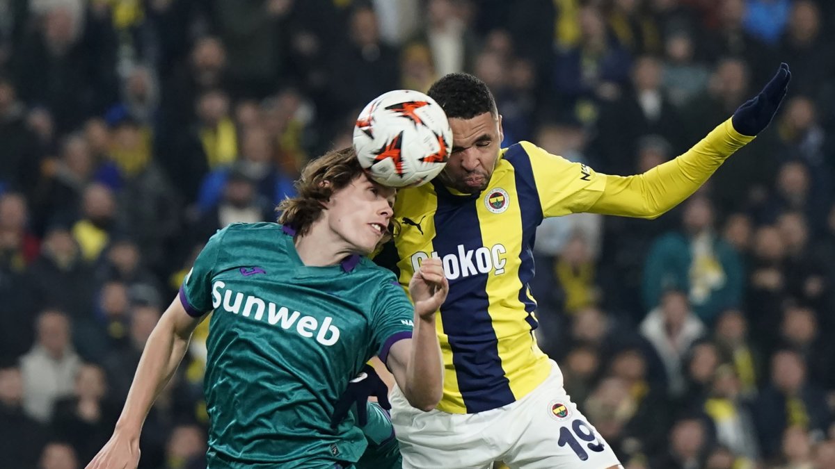 Fenerbahçe's Youssef En-Nesyri (R) and Anderlecht's Lucas Hey vie for a ball during the Europa League match at the Ülker Stadium, Istanbul, Türkiye, Feb. 13, 2025. (IHA Photo)