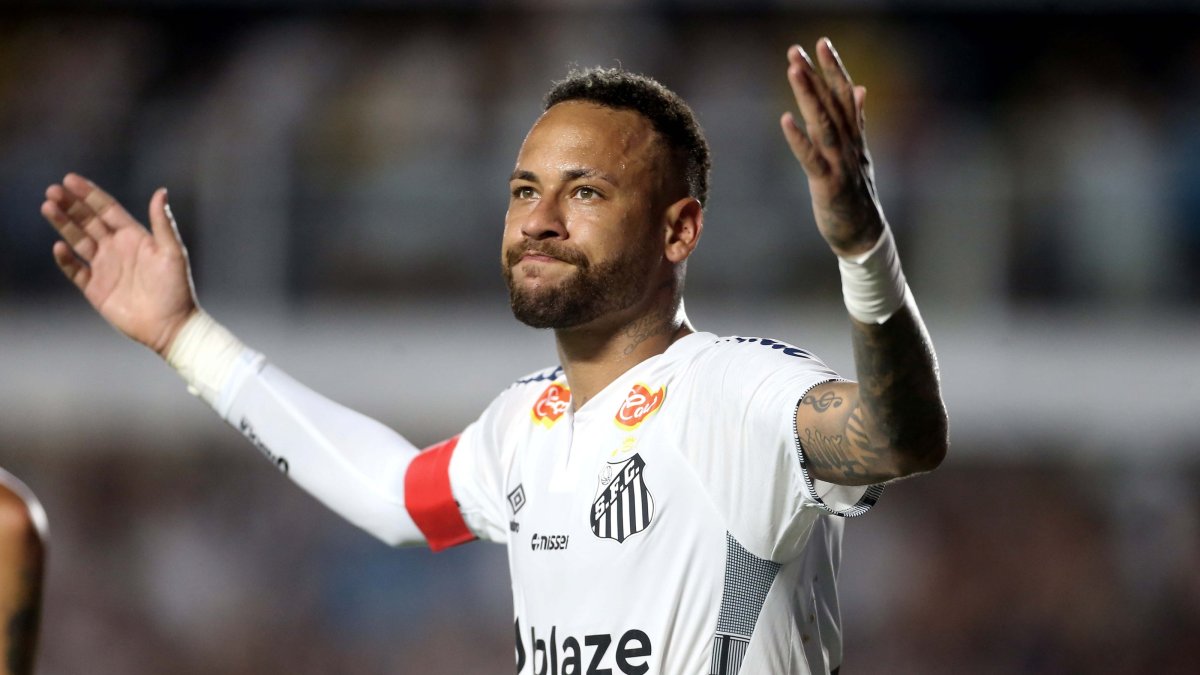 Santos&#039; Neymar celebrates a goal during a Paulista Championship match between Santos and Agua Santa, Santos, Brazil, Feb. 16, 2025. (EPA Photo)