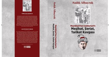 The cover and back cover of “Meşrutiyet’ten Cumhuriyet’e Meşihat-Şeriat-Tarikat Kavgası” (“From the Constitutional Monarchy to the Republic: The Struggle of the Religious Authority, Sharia and Tariqa”) by veteran Turkish journalist Sadık Albayrak are seen in this photo combination. (Courtesy of Medrese Publishing House)