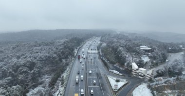 Snowfall is intensifying in Arnavutköy and surrounding areas, Istanbul, Türkiye, Feb. 19, 2025. (AA Photo) 