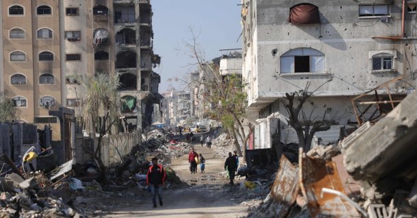 Palestinians walk past damaged and destroyed buildings in Jabalia in northern Gaza, Palestine, Feb. 17, 2025. (AFP Photo)