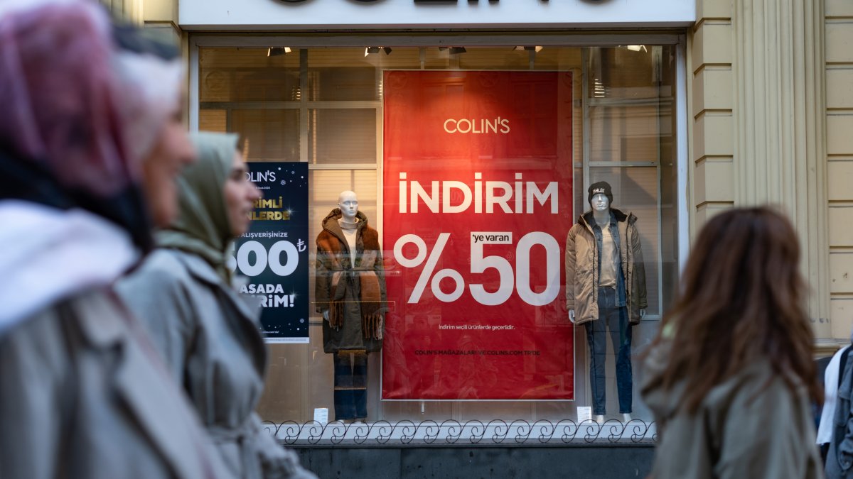A 50% sale discount sign is displayed in a shop window as people stroll a busy shopping street in Istanbul, Türkiye, Jan. 7, 2025. (Reuters Photo)