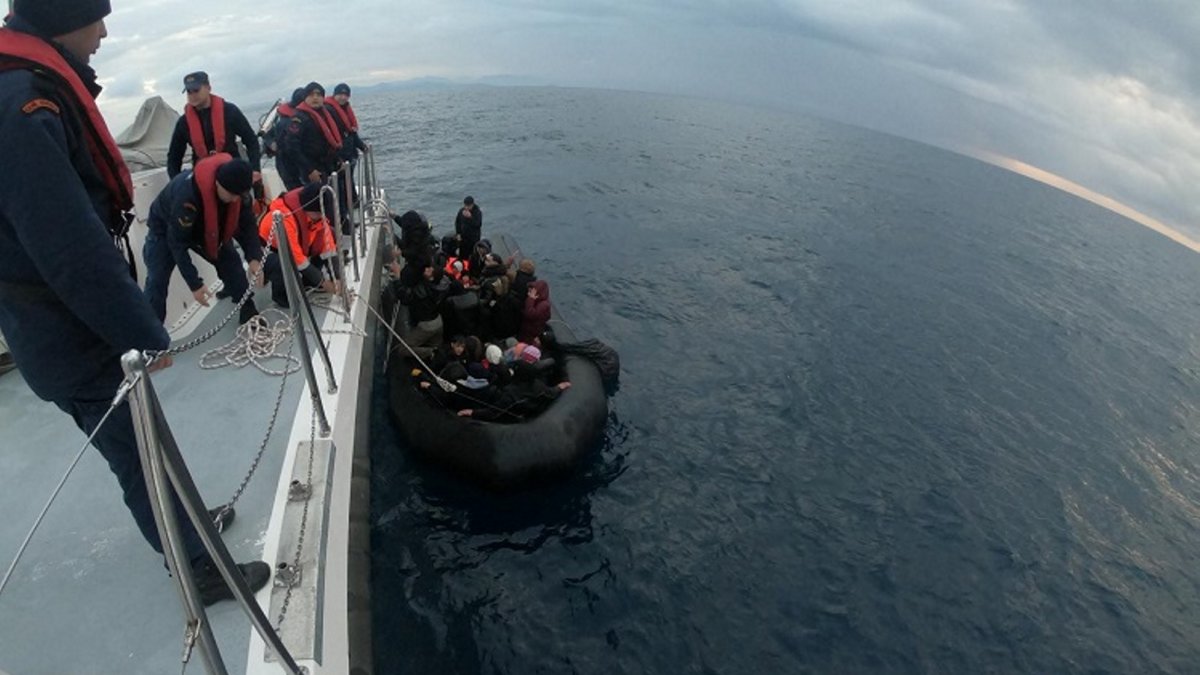 The Turkish Coast Guard Command tow a boat of irregular migrants intercepted off the coast of Izmir, western Türkiye, Feb. 20, 2025. (AA Photo)