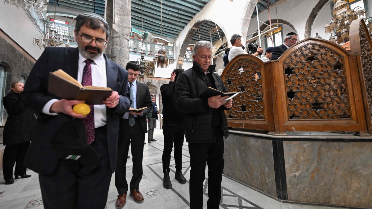 Visiting Jewish worshippers attend the first prayer since 1992, held in the Ifrange Synagogue in the Jewish quarter in Old Damascus&#039; Bab Sharqi neighborhood, Syria, Feb. 19, 2025. (AFP Photo)