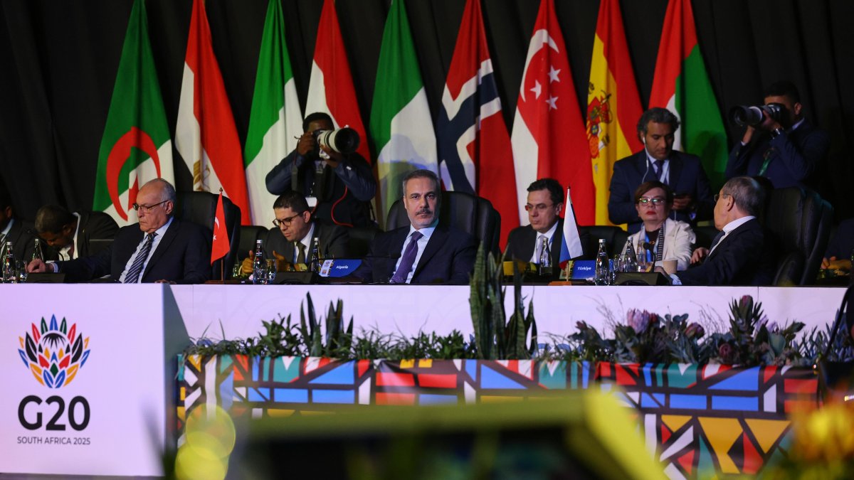 Foreign Minister Hakan Fidan (Center) attends the 27th MIKTA Foreign Ministers&#039; Meeting held in Johannesburg, South Africa, Feb. 20, 2025. (IHA Photo)