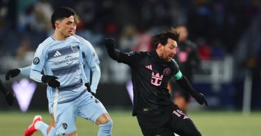 Inter Miami's Lionel Messi (R) controls the ball during a 2025 Concacaf Champions Cup first-leg match between Sporting Kansas City and Inter Miami at Sporting Park, Kansas City, Kansas, U.S., Feb. 19, 2025. (AFP Photo)
