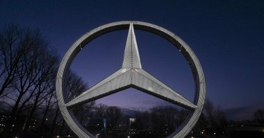 An illuminated Mercedes star, the logo of German car producer Mercedes-Benz Group AG, is on display at the company’s customer center, Sindelfingen, Germany, Feb. 20, 2025. (AFP Photo)